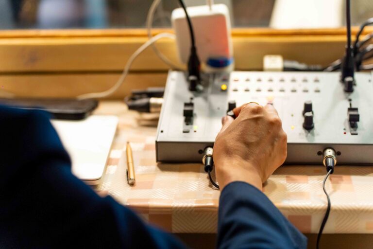 Locação de equipamentos para tradução simultânea
